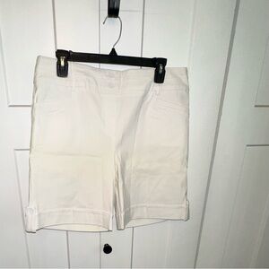 Chic White Women's Bermuda Shorts 14